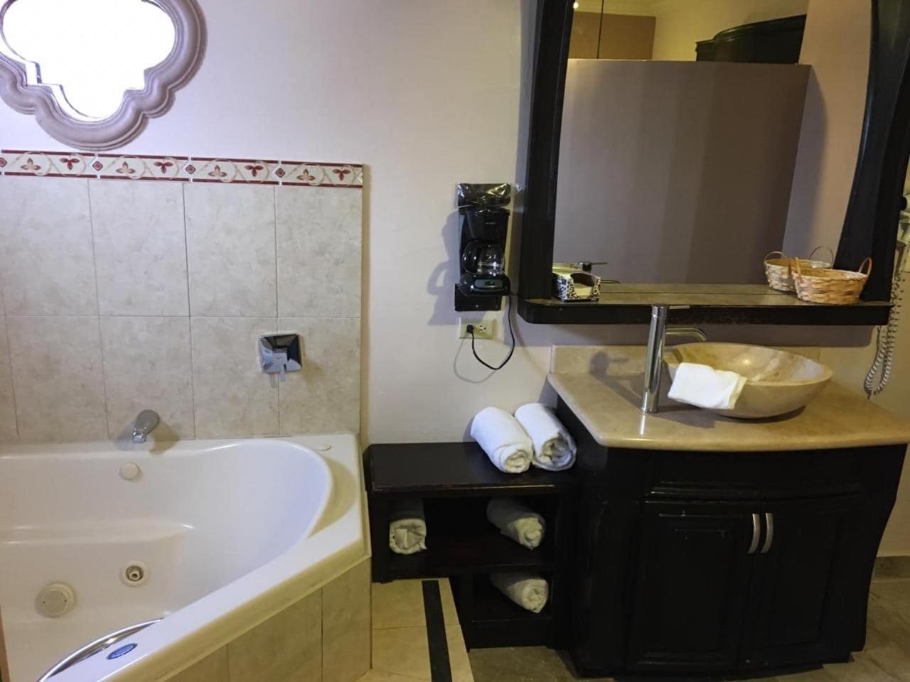 Maria Bonita Suites Agua Prieta Екстер'єр фото